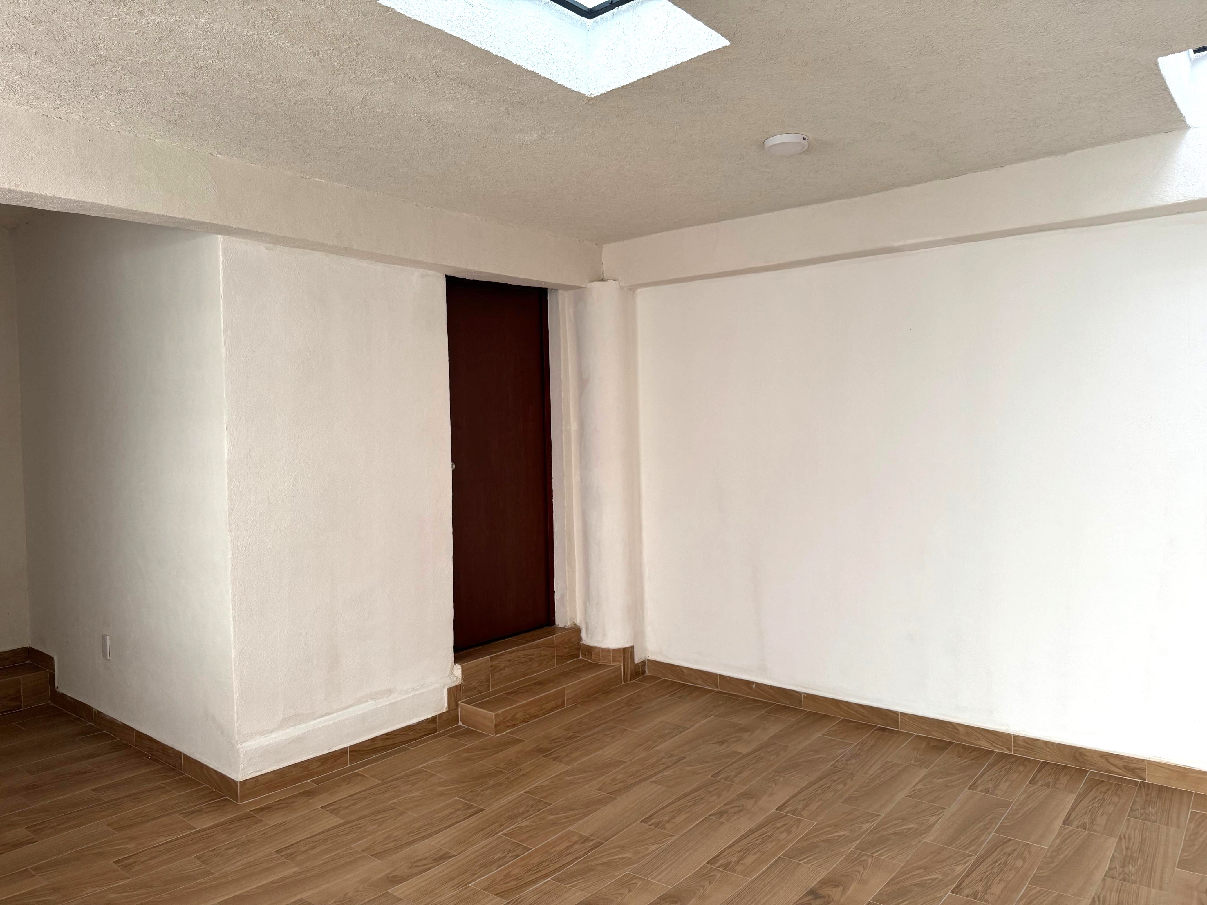 CASA EN VENTA EN PRIVADO CON ALBERCA EN LE�N GTO ZONA NORTE